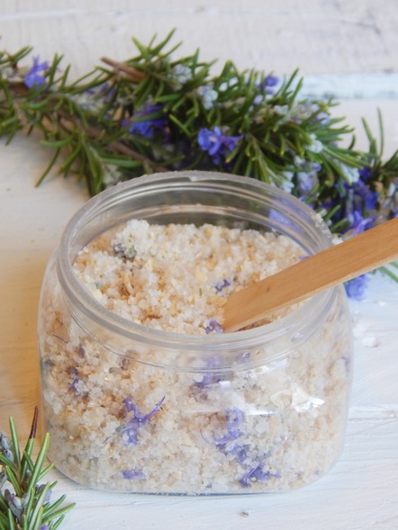 Homemade lavender bath soak is super easy to make and cheap too! It smells great and makes a perfect gift!