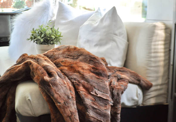 Luxe Cuddle® Rusty Fox Copper/Brick Throw - Clover Lane