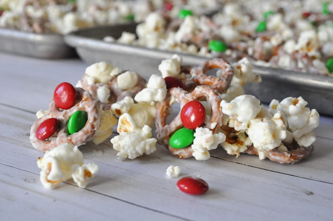 Delicious White Chocolate Popcorn with Pretzels and M&M's! Great for Large Crowds!