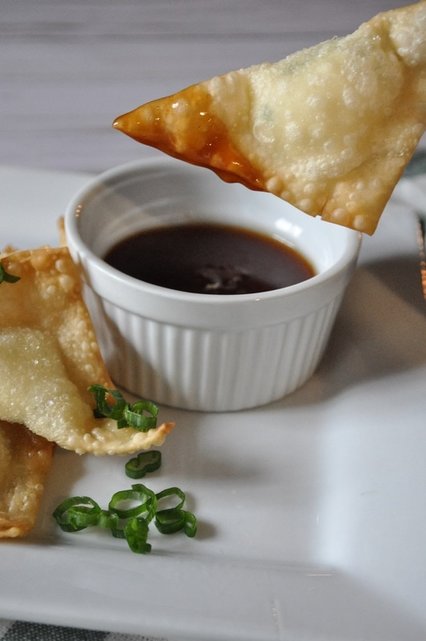 If you love crab rangoon, but hate the crab...you will love these bad boys!!! They are so easy to make and way cheaper than you can buy at restaurants! Warm cream cheese fried in a wonton wrapper makes an appetizer perfection!