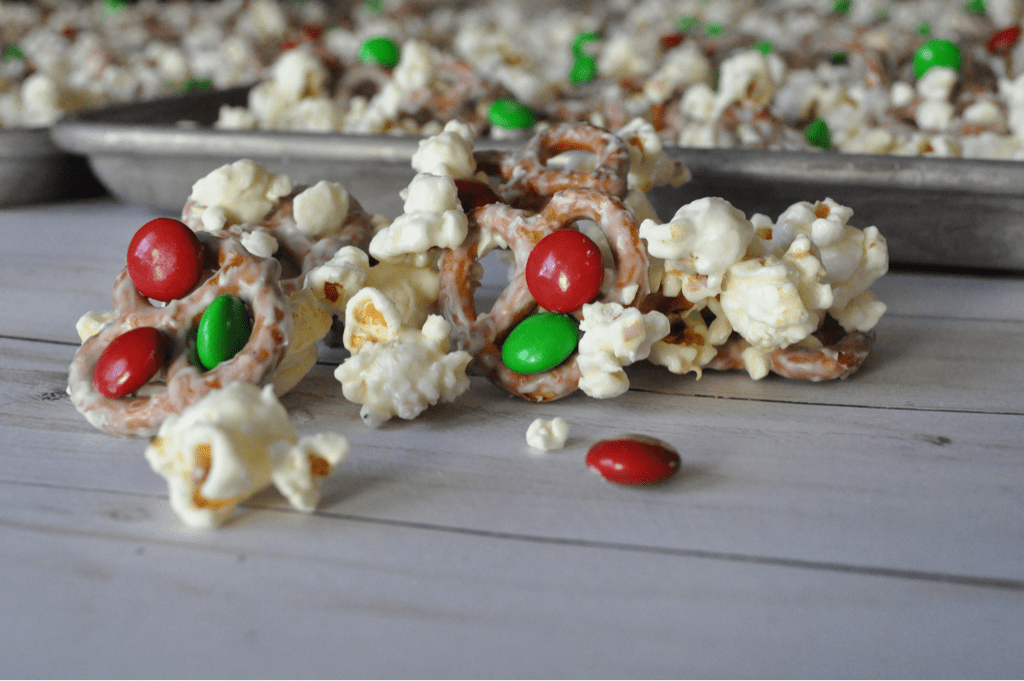 Delicious White Chocolate Popcorn with Pretzels and M&M's! Great for Large Crowds!