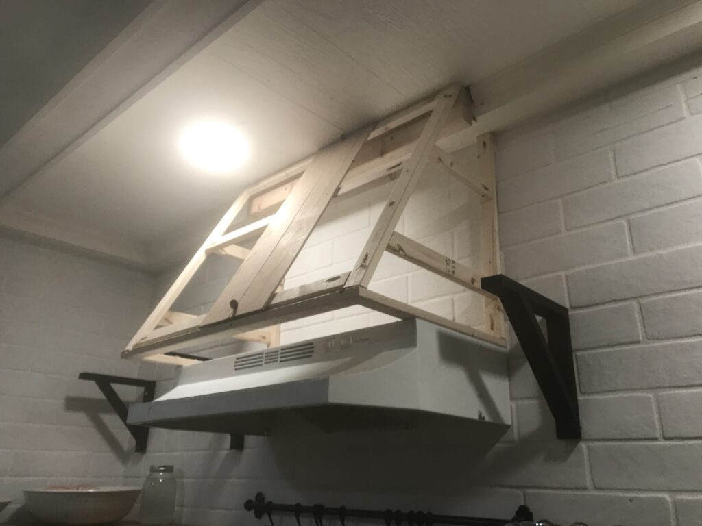 How do you access the fan around a range hood