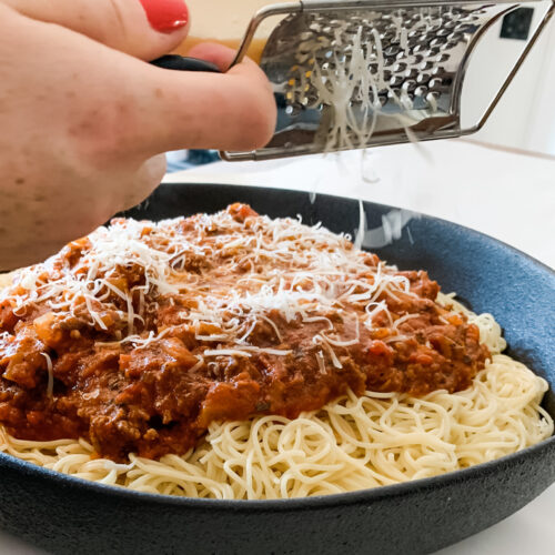 make-a-jar-of-spaghetti-sauce-taste-gourmet-in-just-a-couple-easy-steps