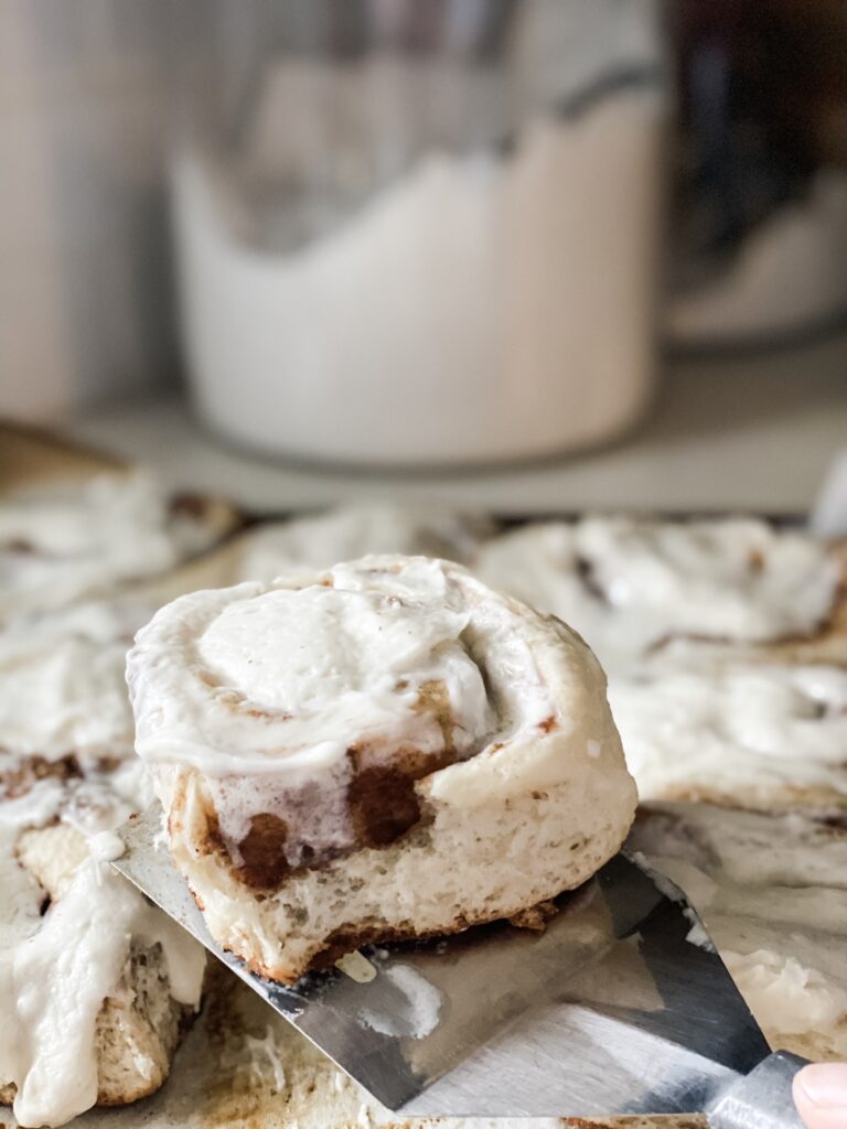 Buttery frosting for cinnamon rolls