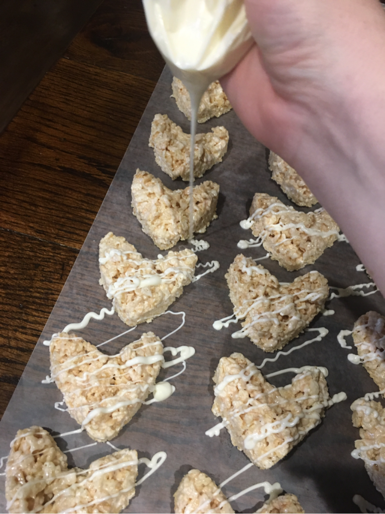 How to drizzle white chocolate on rice crispy treats